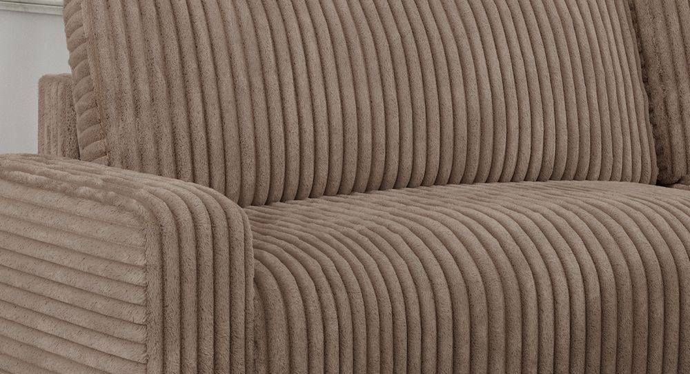 Zoomen Sie auf die Sitzfläche des Ecksofas. Sofa in braunem Cord-Stoff