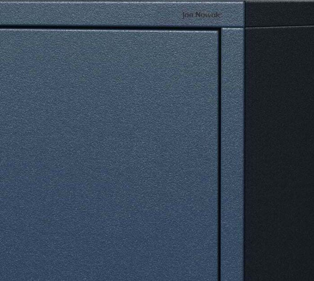 Jan Nowak Kommode mit Doppeltür VITO kleiner Schrank Magnetverschluss verstellbare Einlegeböden Metall Wohnzimmer Flur 80 x 101,5 x 40 cm, Dunkelblau