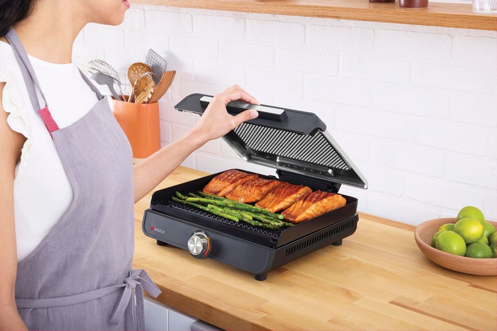 Sizzle Elektro-Grillplatte und Plancha GR101EU (schwarz, 1.450 Watt, Grillfläche 37 x 28cm)