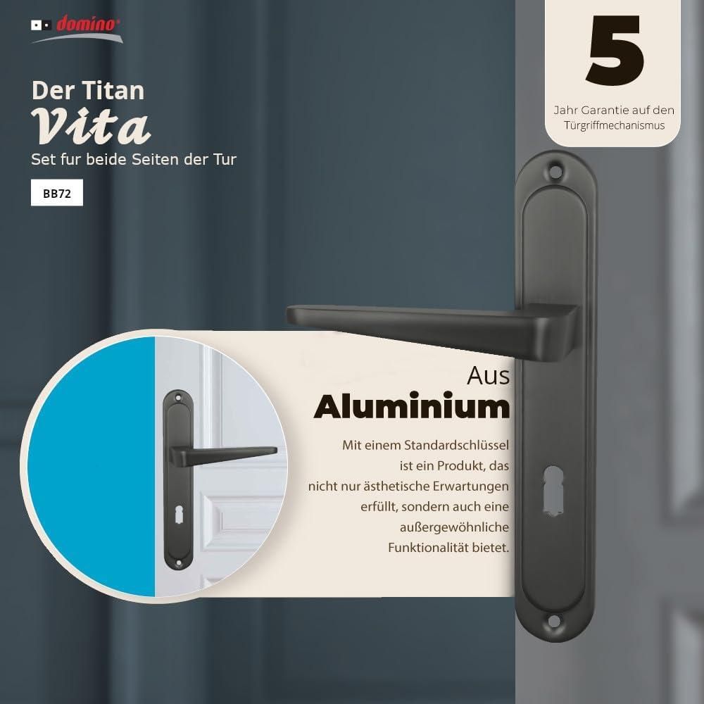 Domino Türgriff 72 Drückergarnitur BB-Buntbart Set | Langschildgarnitur | Türklinke für Zimmertür, Bürotür, Kellertür & Innentür | L-Form | Türbeschläge aus Aluminiuml | Titan | VITA M8