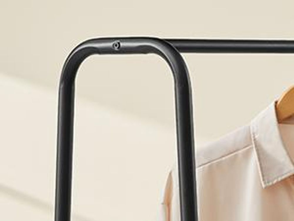 SONGMICS Kleiderständer, offener Kleiderschrank, Kleiderstange, Garderobenständer mit Ablagen, Garderobe aus Metall, freistehend, mattschwarz
