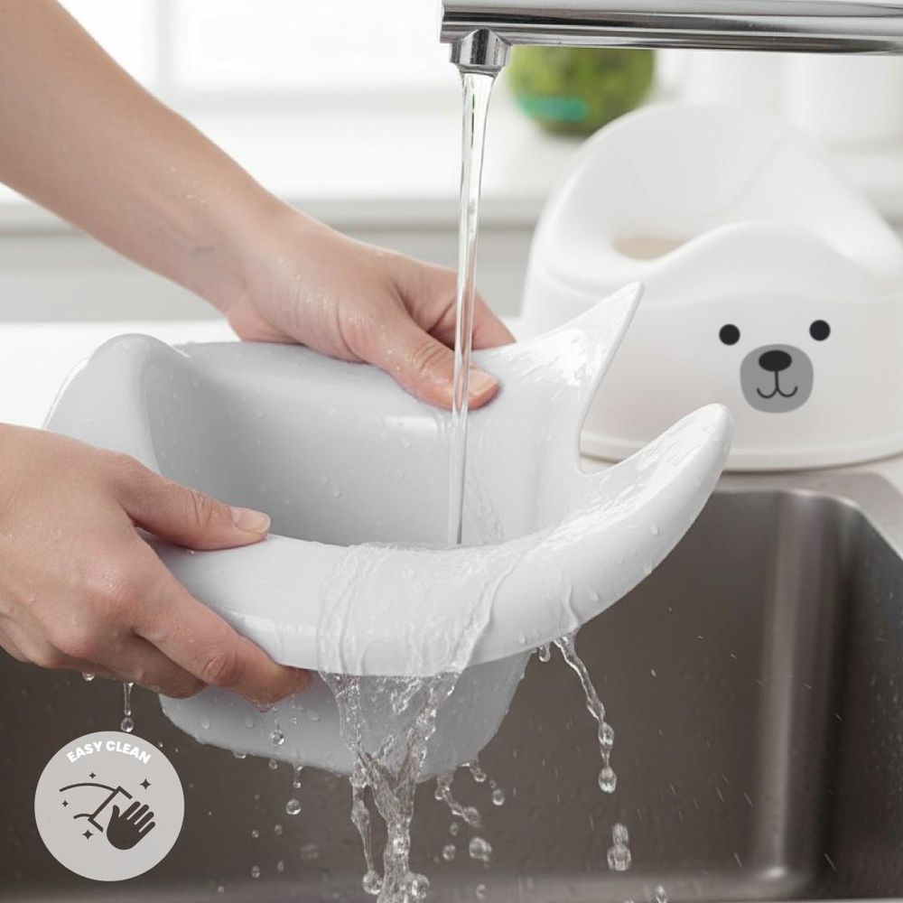 Contenitore interno del vasino SUN BABY rimosso e lavato sotto l'acqua.