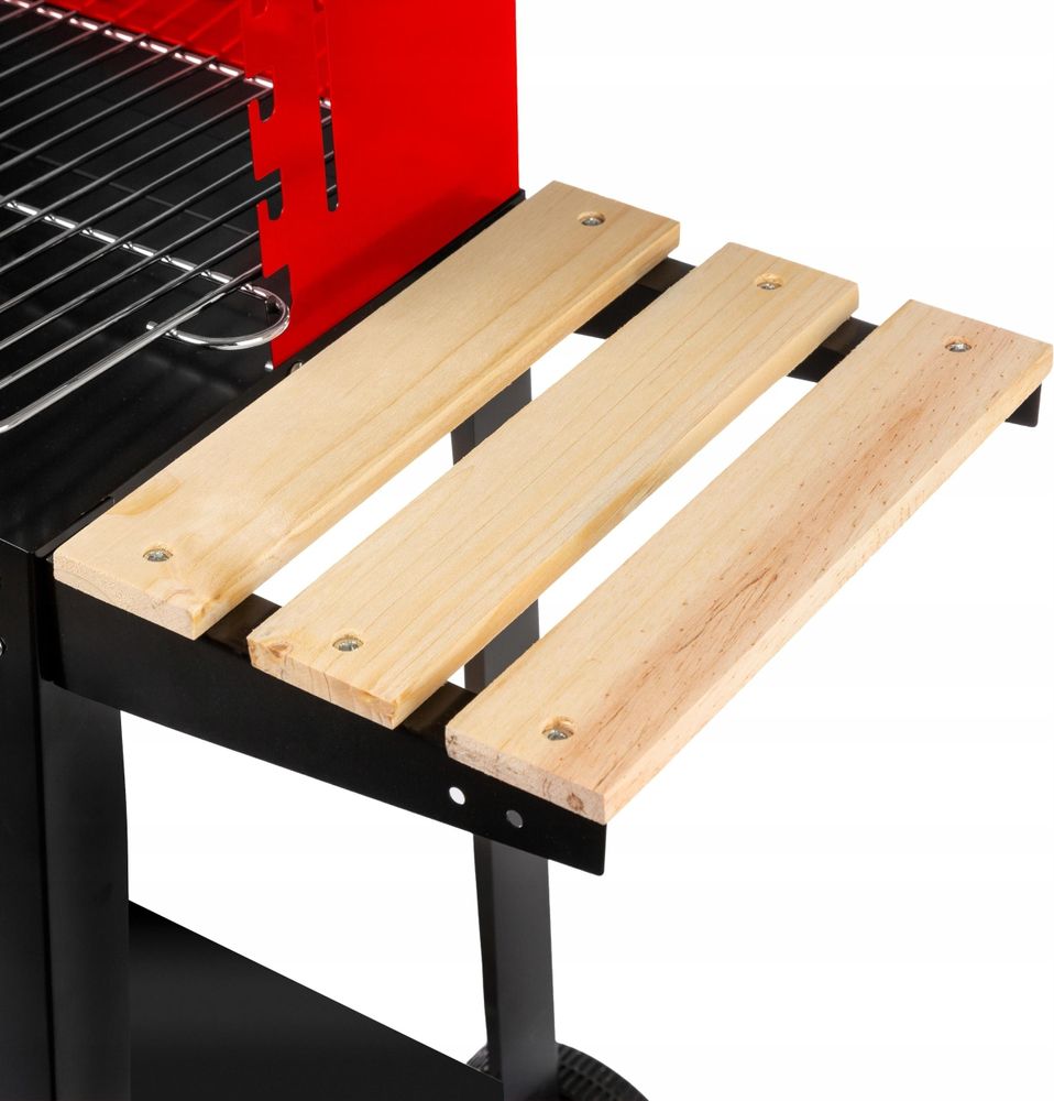 Grill mit Holzseitenablage