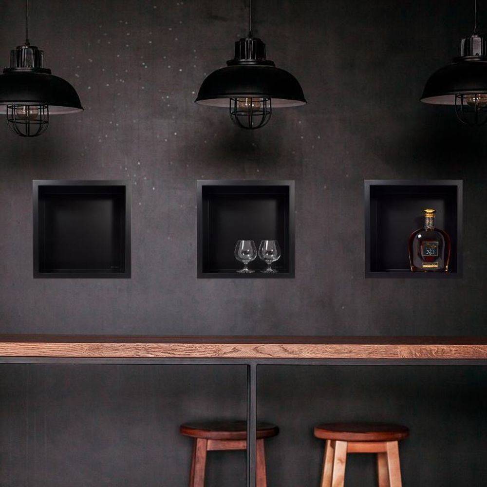 Edelstahl Wandnischen im Wohnzimmer als Regal – moderne Einbau Nischen für Dekoration und Gläser
