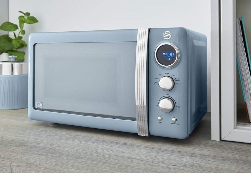 SWAN SM22030GNEU Retro Digitale Mikrowelle 20L, 5 Leistungsstufen, Auftauen, Timer Grün