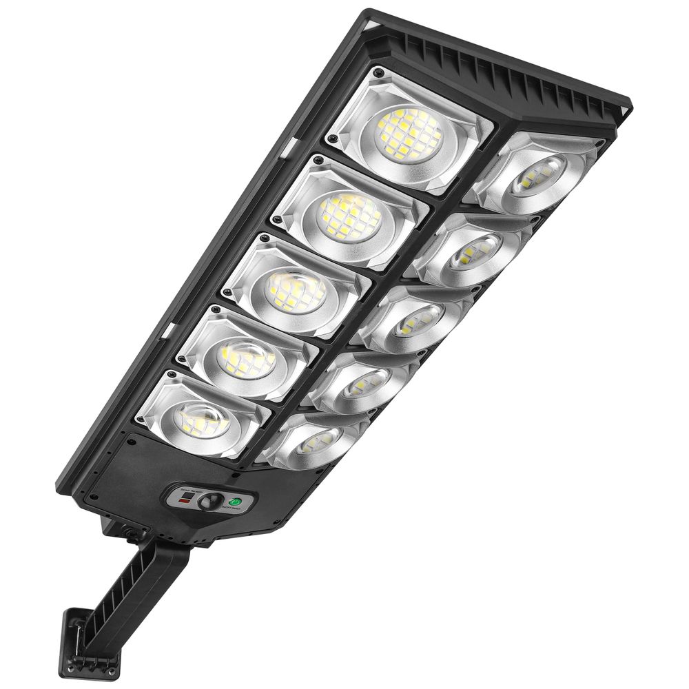 Helles Licht der solarbetriebenen Hängelampe, ideal für den Außenbereich.