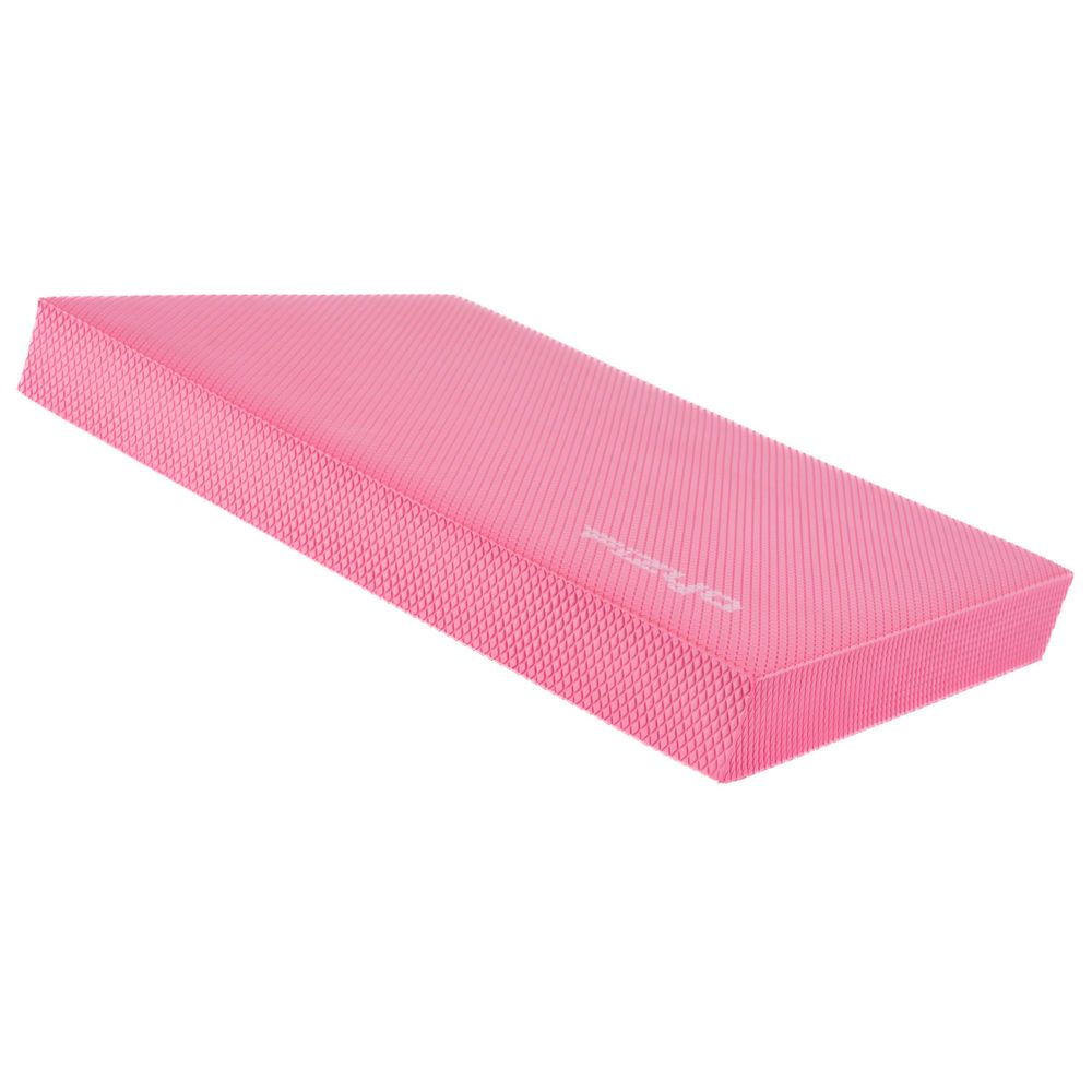 Person trainiert auf dem FIZYO Balance Pad, Matte, Balancekissen