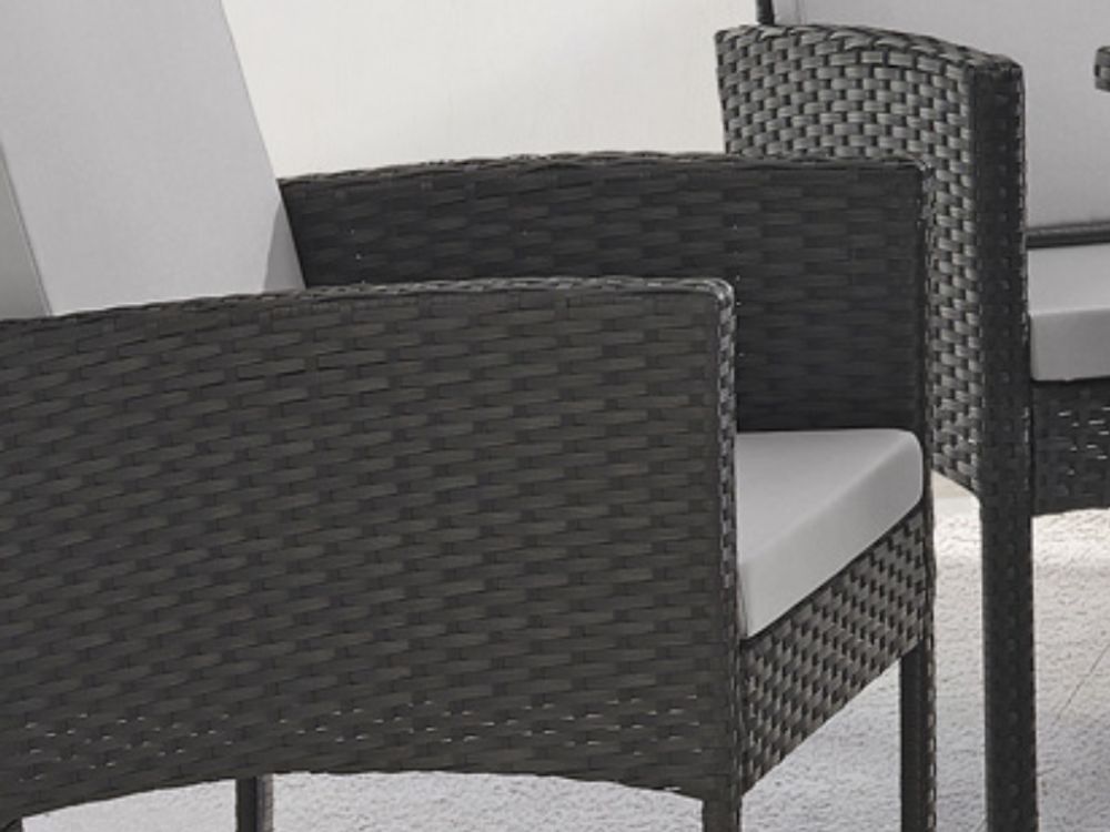 Detailaufnahme des Polyrattangeflechts beim Sessel des DENVER-Möbelsets.