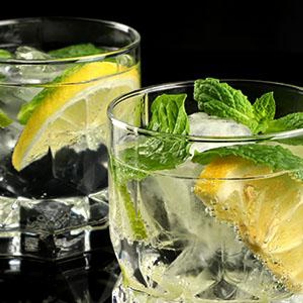 KADAX Trinkgläser, 6er Set, Wassergläser, Saftgläser aus Glas, Gläser für Wasser, Drink, Saft, Party, Garten, Universalgläser, Cocktailgläser, Getränkegläser, modernes Design (325ml, Niedrig)