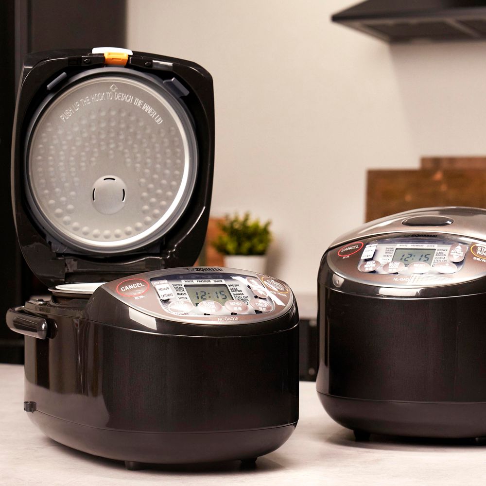 Zojirushi Premium Reiskocher NL-GAQ18 – 1,8 Liter – mit Warmhaltefunktion – inkl. Messbecher, Reislöffel und Dämpfeinsatz - Mit europäischem