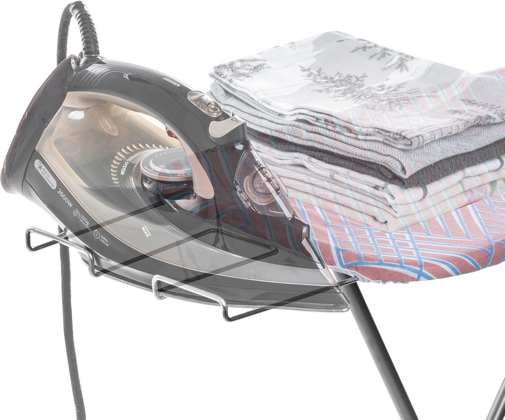 KADAX Bügelbrett mit Fach "Habo", Dampfbügeltisch, 104 cm, rote geometrische Muster