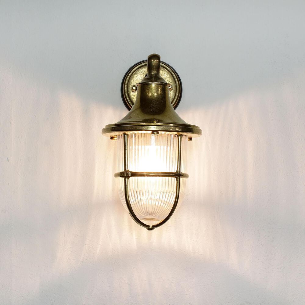 Vintage Schiffslampe in Messing mit Riffelglas - perfekt für warmes, dekoratives Licht