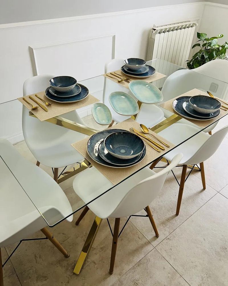 BELIANI Esstisch Transparent Sicherheitsglas und Stahl 160 x 90 cm mit Goldenem Metallgestell Rechteckig Modern Glamour Esszimmer Ausstattung Möbel