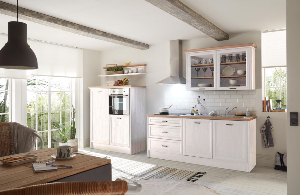 Jasmin Küche – Küchenzeile im Landhausstil mit großzügigem Stauraum und robuster Arbeitsplatte