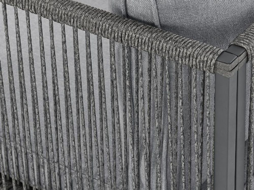 Detailaufnahme des Polyrattan der Armlehne