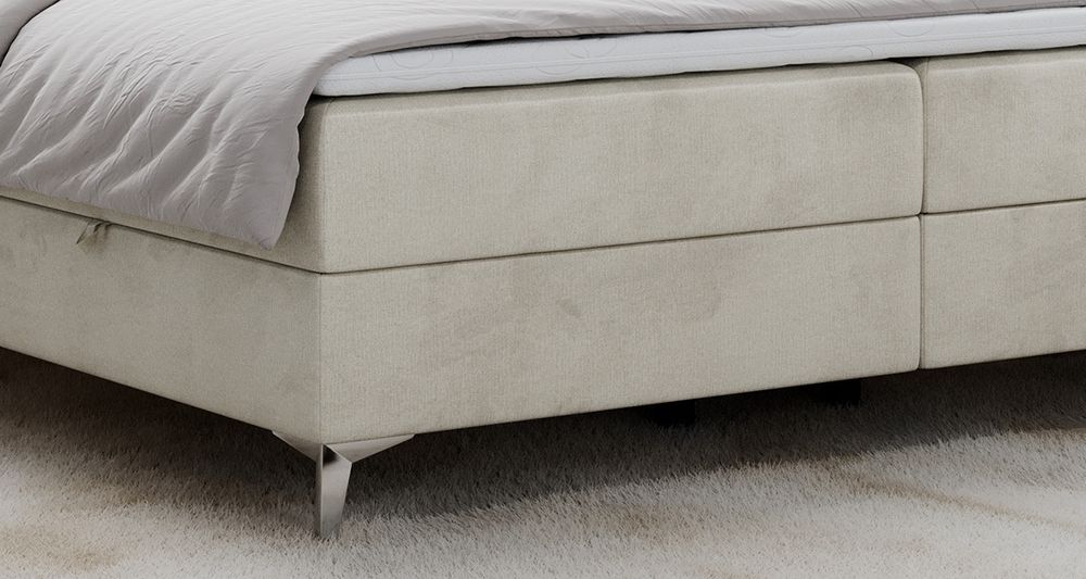 Nahaufnahme auf gepolstertem Bettgestell, das Foto zeigt beige Stoff