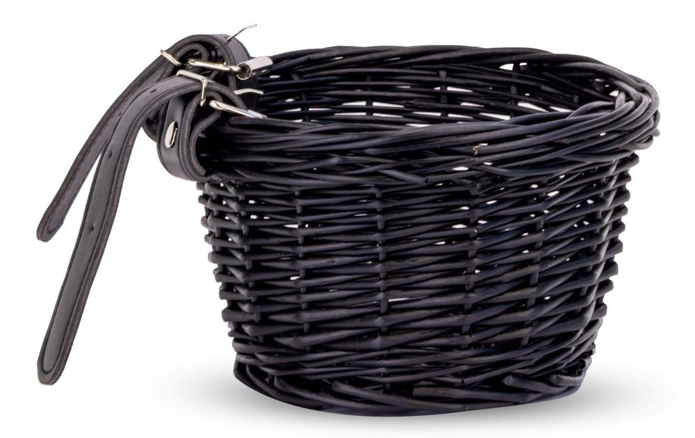 Cesta de mimbre negra montada lista para usar en bicicleta o patinete