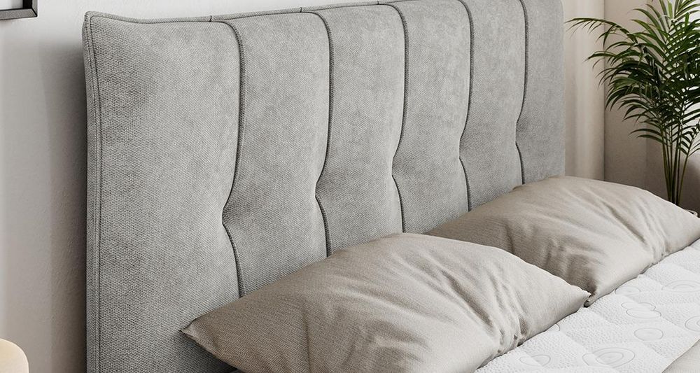 Vergrößern Sie das Kopfteil des Boxspringbettes, das Foto zeigt grau Stoff