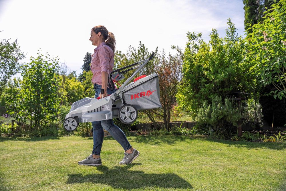 IKRA Elektro Rasenmäher IERM 1638| 1600 W | 38 cm Schnittbreite | 5 Schnitthöhen 30–75 mm | Rasenkamm | 42 L Fangkorb| klappbarer Holm