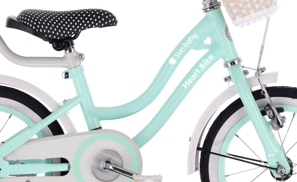 Detalle del cuadro bajo y diseño de la bicicleta SUN BABY Heart Bike.