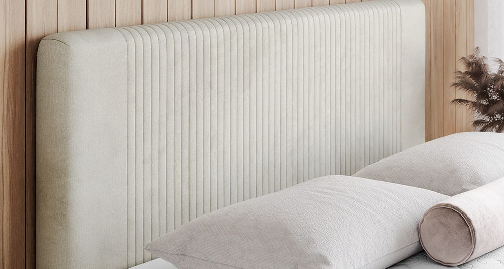 Vergrößern Sie das Kopfteil des Boxspringbettes, das Foto zeigt beige Stoff