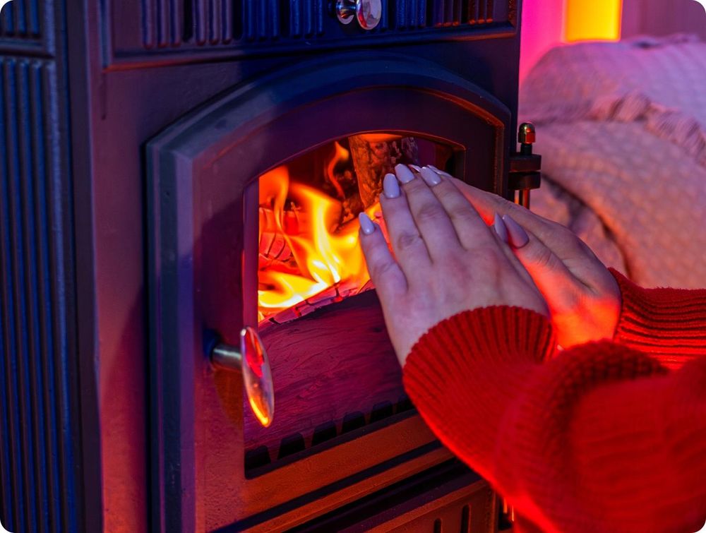 Gusseiserner Kaminofen THUNDER® MITRA 7 kW mit Scheibenspülung, Kalte Tür, EcoDesign, Holzofen aus Gusseisen,