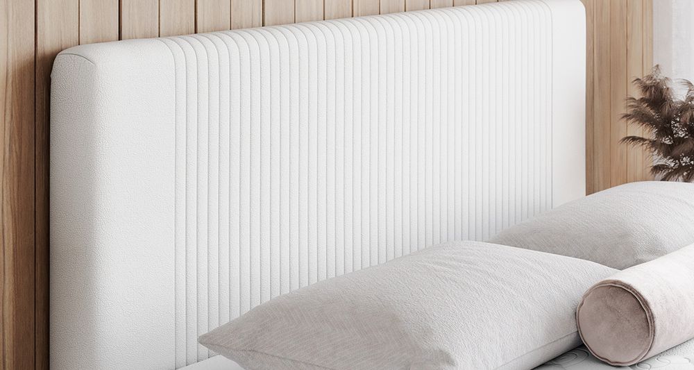 Vergrößern Sie das Kopfteil des Boxspringbettes, das Foto zeigt weiss Stoff