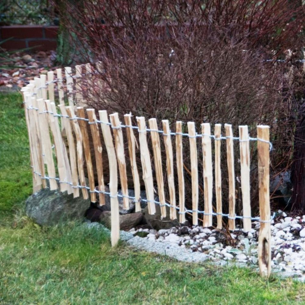 SEVICO 5m Staketenzaun 35cm x 5m mit Lattenabstand 7-8cm mit Pflock Zaunlatte Gartenzaun aus Haselnuss Natur STAHLKRAMPEN GRATIS V37 7-8