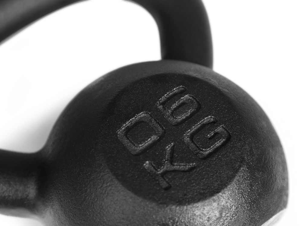 Zipro Kettlebell 6 kg Gusseisen – Massives Kugelhantel Gewicht für Damen, Anfänger & Reha – Pulverbeschichtetes Guss-Eisen (Cast Iron) – Ergonomischer