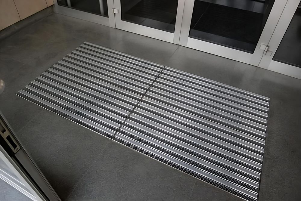 Aluminium-Fußmatte: modernes Design und Eleganz für jeden Eingang.