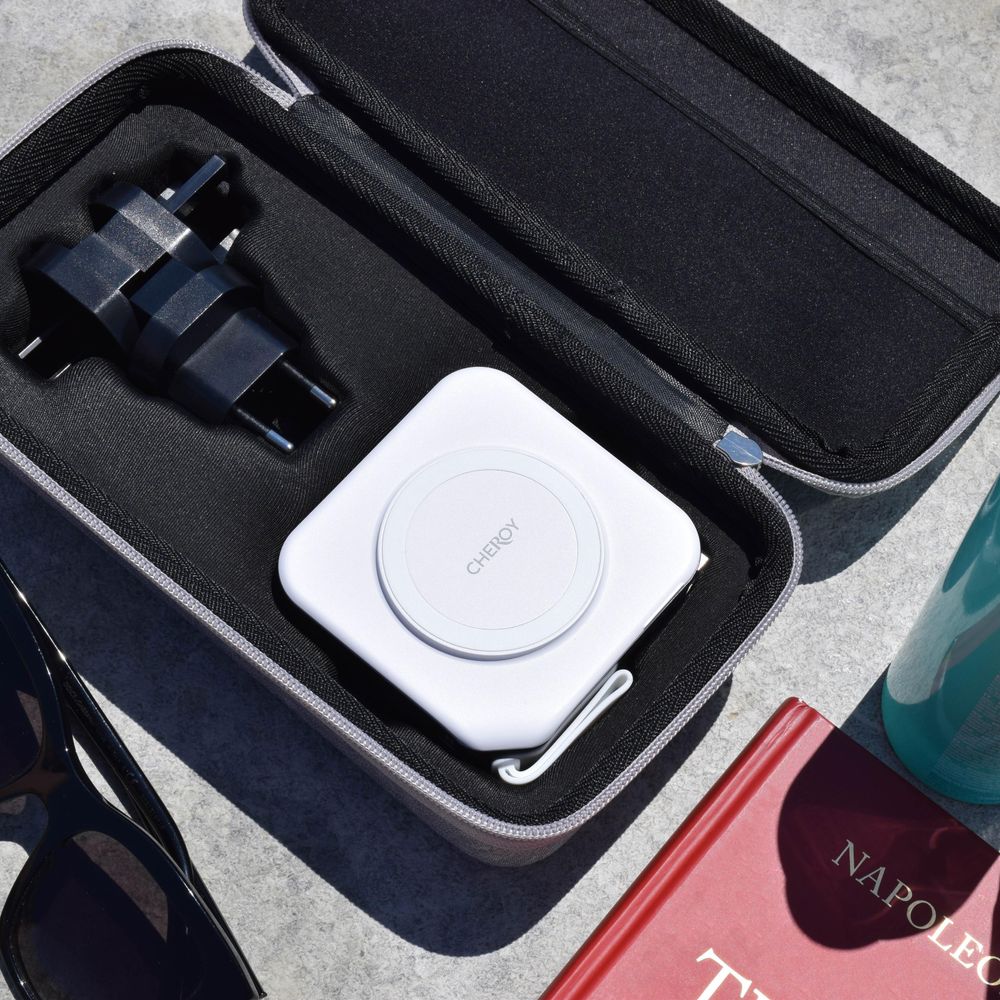 CHEROY ChargePack Multi - 5 in 1 Travel Power Bank - 10.000mAh Kabelloses Ladegerät - Weltstecker - Reisestecker - Schnellladegerät - MagSafe kompatibel - Weiß