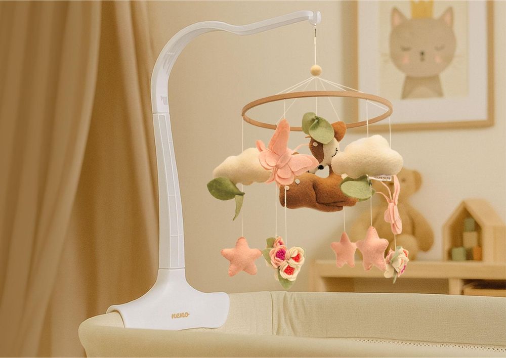Neno Rosi Filz Kinderbett Mobile mit Reh- und Schmetterlingsmotiven