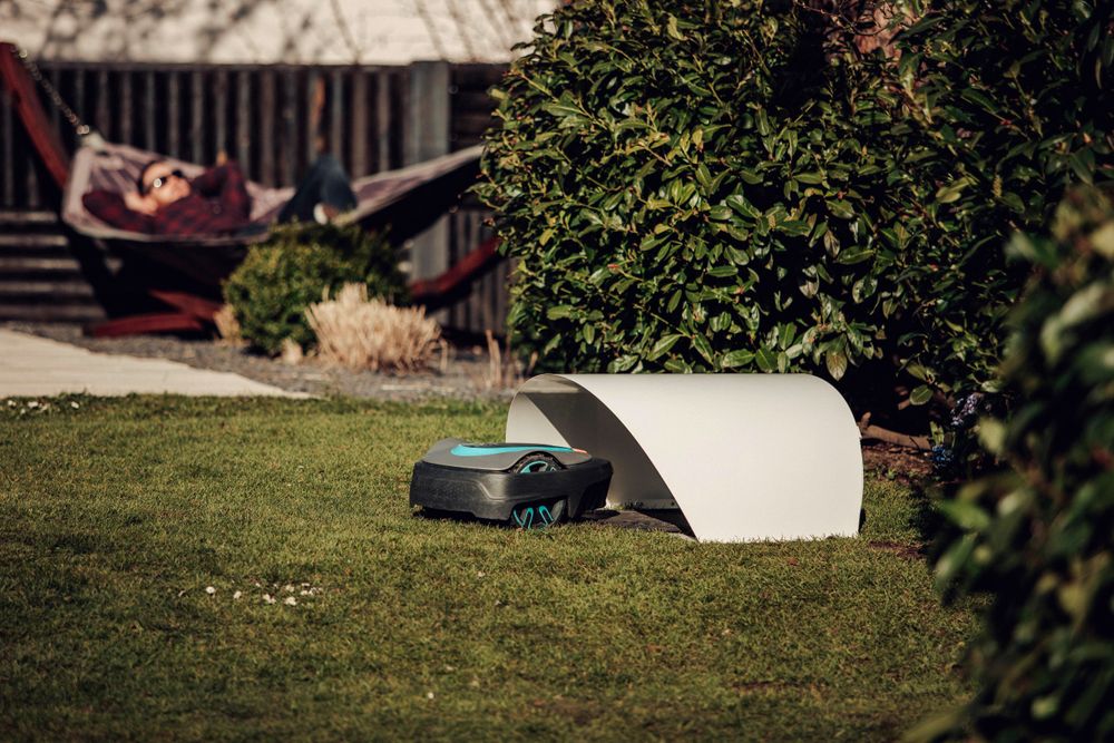 hiyard Mährobotergarage plain / Wetterfeste Mähroboter-Garage & Schutzdach für Rasenroboter / mattschwarz / Länge 892 mm · Breite 646 mm · Höhe 444 mm