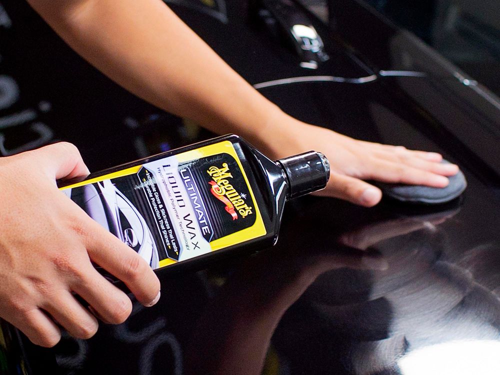 Meguiar's® Ultimate Liquid Wax - 473 ml - Flüssigwachs mit Abperleffekt + Mikrofasertuch