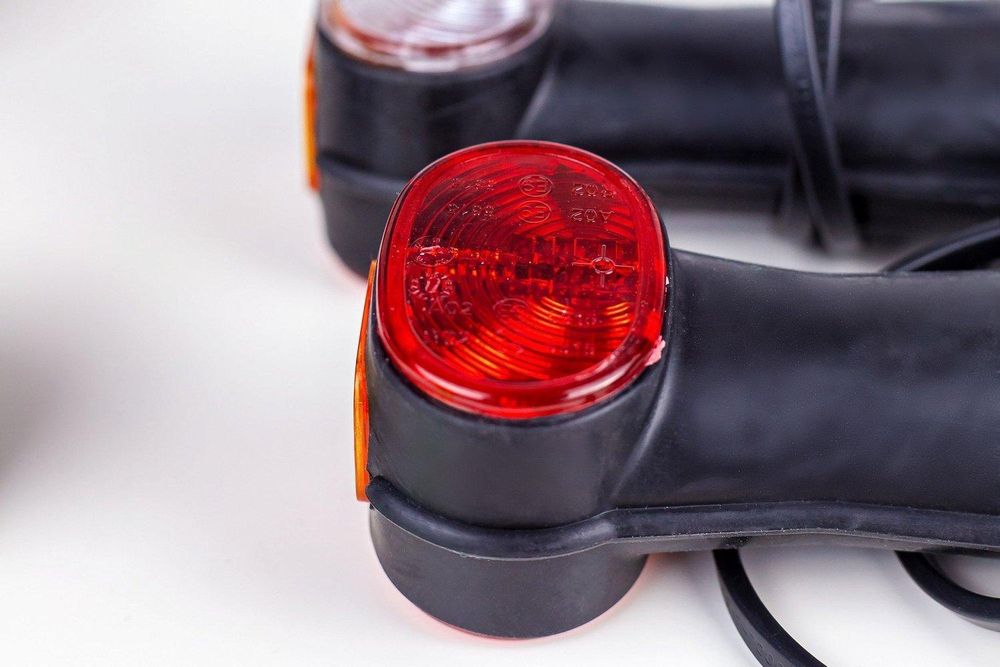 Rücklicht-Komplettset: Rückleuchten Multpoint II, kurze Umrissleuchten Superpoint II + 7m 13-poliger Kabelbaum