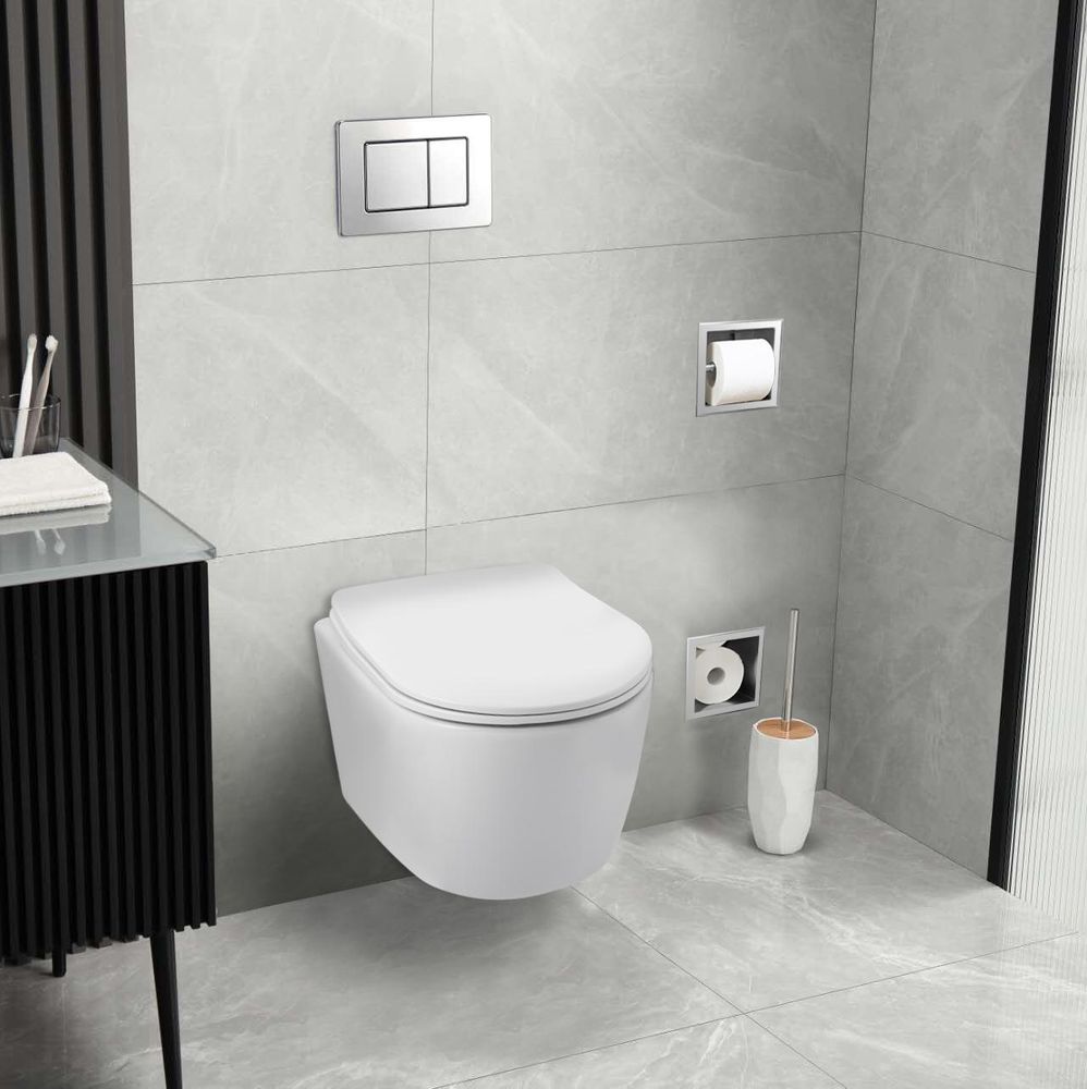 Modernes Badezimmer mit Hänge WC spülrandlos und WC-Sitz Absenkautomatik