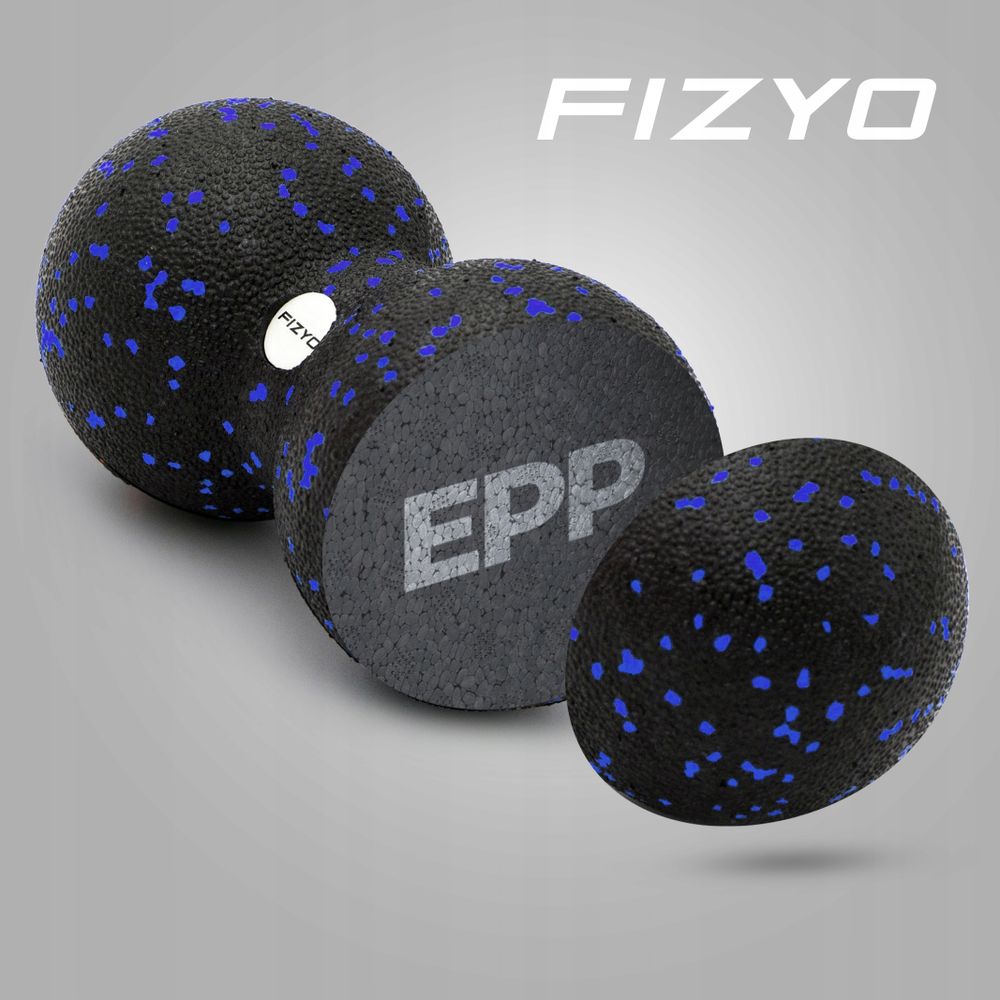 Osoba ćwicząca i wykorzystująca piłkę do masażu duoball FIZYO 16x8 cm