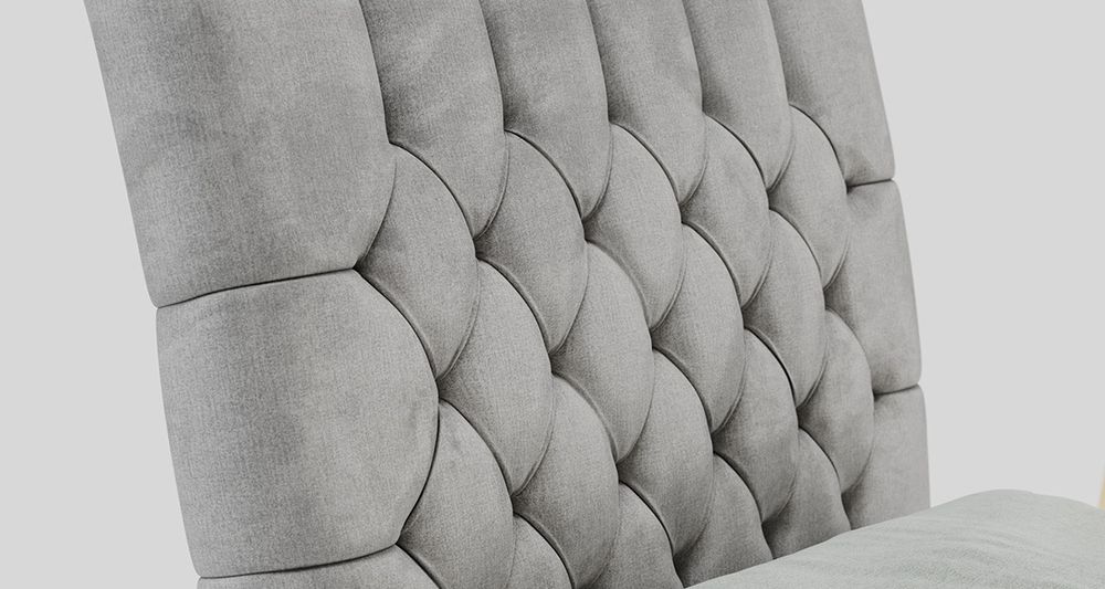 Vergrößern Sie das Kopfteil des Boxspringbettes, das Foto zeigt grau Stoff