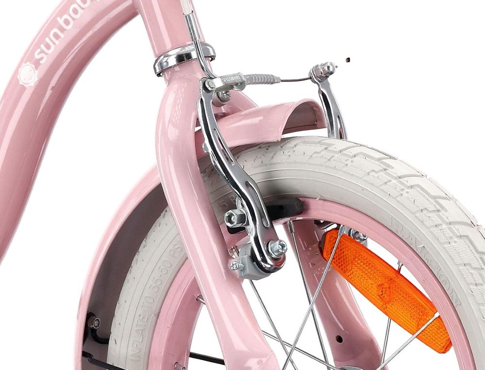 Detalle del freno delantero V-brake y guardabarros de la bicicleta infantil