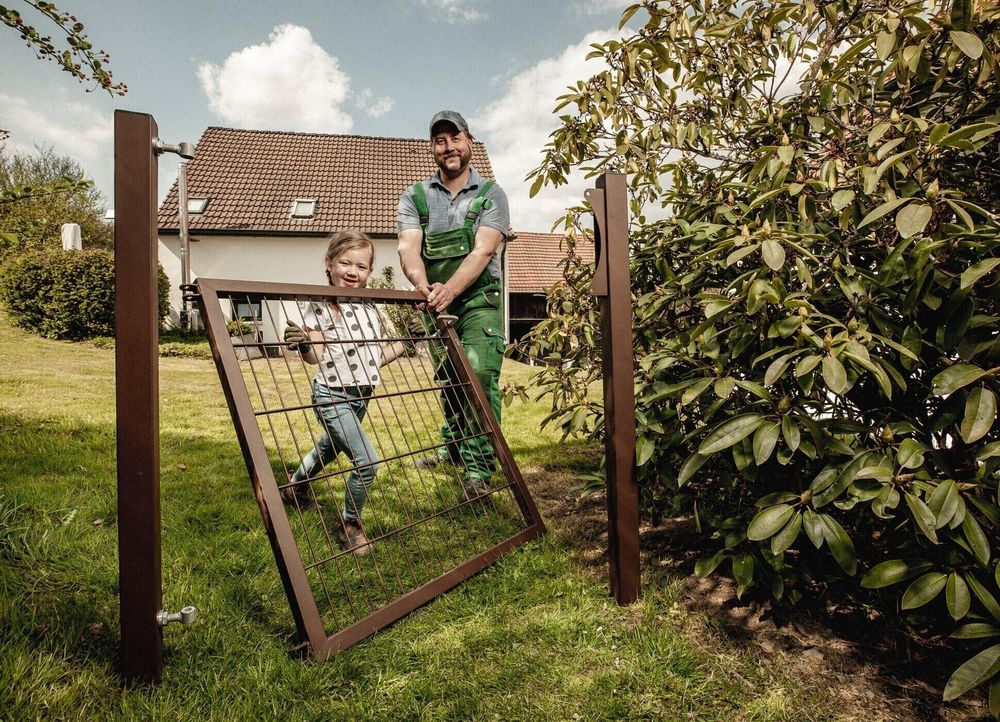 Alberts Pfostenträger für Zaunpfosten für Doppelstabmatten, zum Aufschrauben, Platte 150 x 100 mm, für Pfosten 60 x 40 mm, anthrazit