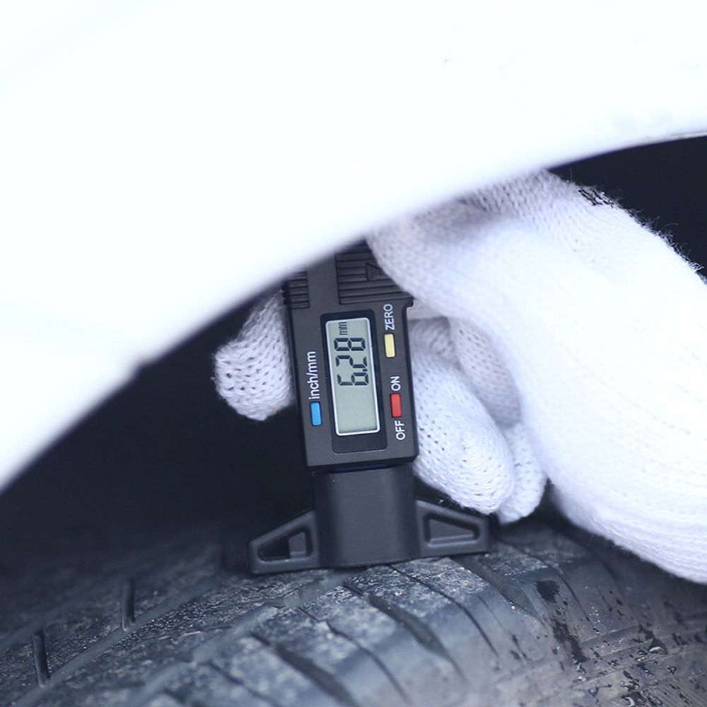 Reifenprofiltiefenmesser Reifen Profiltiefenmesser Reifenprofilmesser Digital LCD Display Auto Tiefenmesser Profilmesser Messgerät PKW LKW 0–28mm Reto