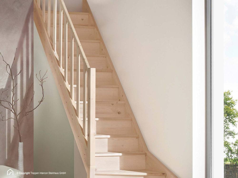 Holztreppe Intercon Casablanca | Buche | 1/4 gewendelter Verlauf | Linkswendelung | 60 cm Breite | ohne Geländer | ohne Setzstufen | Stiege