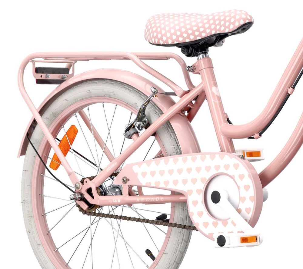 Detalle del portaequipajes y la protección de la cadena en la bicicleta.