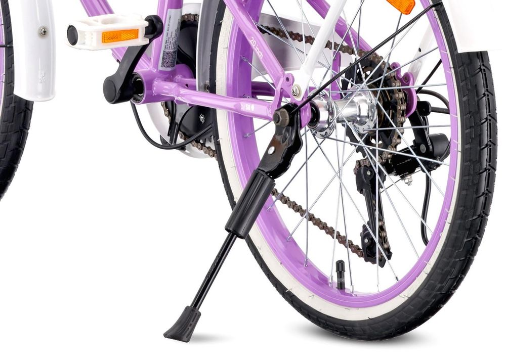 Detail bočnej stojky a zadného nosiča na bicykli.