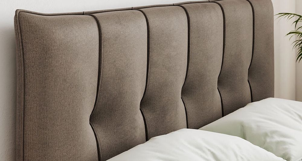 Vergrößern Sie das Kopfteil des Boxspringbettes, das Foto zeigt braun Stoff
