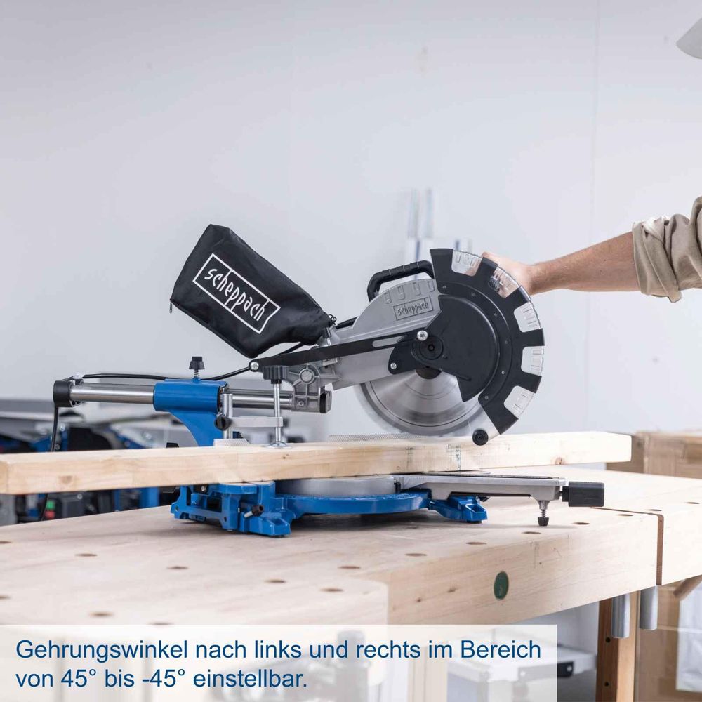 Das Bild zeigt die Kapp-Zug-Gehrungssäge von Scheppach beim Einstellen des Winkels.