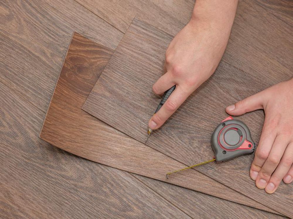 HEXIM Vinyldielen 0,97m² selbstklebend PVC Wandverkleidung Bodenbelag Holzoptik 91x15cm Paneele für Wand & Boden Holzdielen dunkelbraun (7 Dielen Espresso Bown - 1815-7)