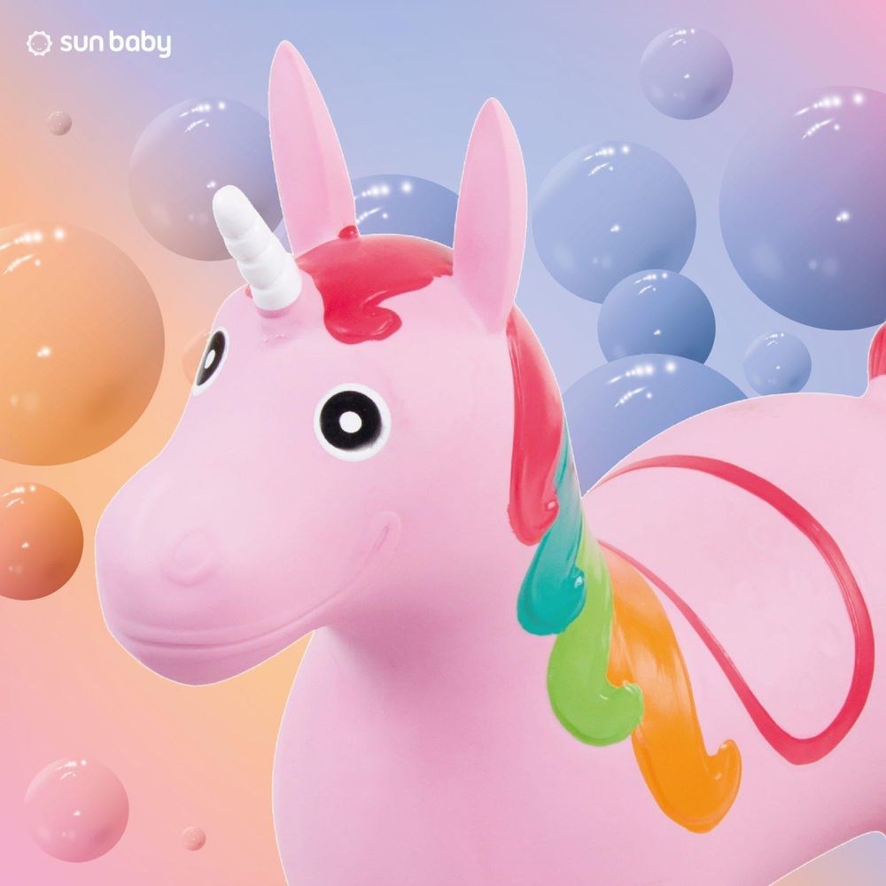 Detalle del material y acabado perlado del unicornio saltarín.