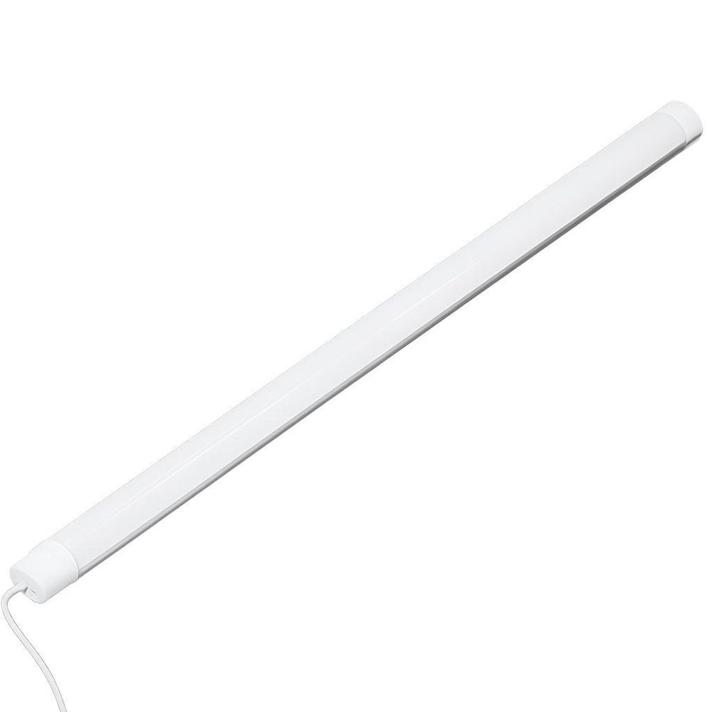 LED-Lichtleiste in Weiß mit Anschlusskabel, schlankes Design für Decken- oder Wandmontage.