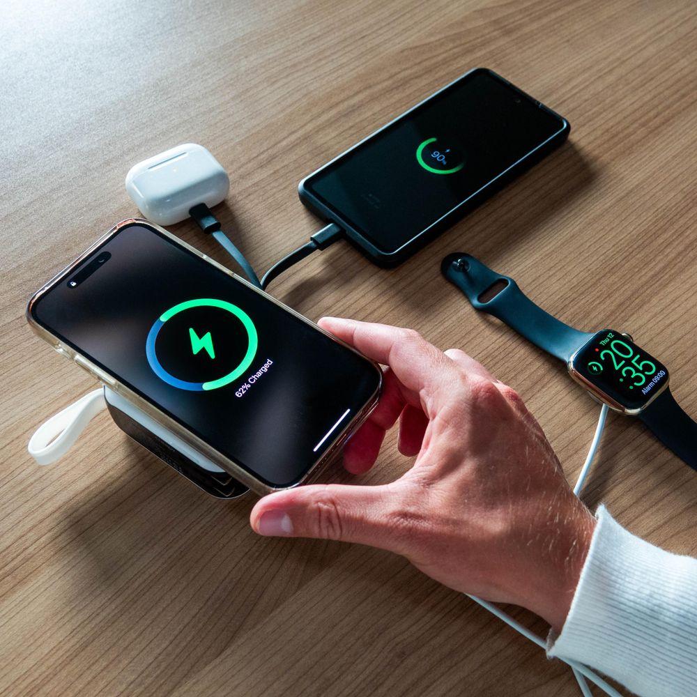 CHEROY ChargePack Multi - 5 in 1 Travel Power Bank - 10.000mAh Kabelloses Ladegerät - Weltstecker - Reisestecker - Schnellladegerät - MagSafe kompatibel - Schwarz